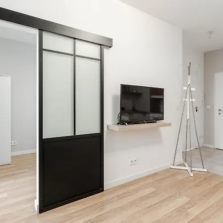 Chill Airport Apartment